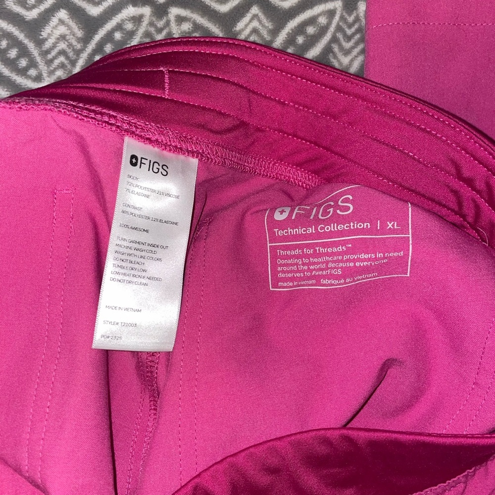 Figs Women's XL Raspberry Scrub Set - Picture 5 of 6